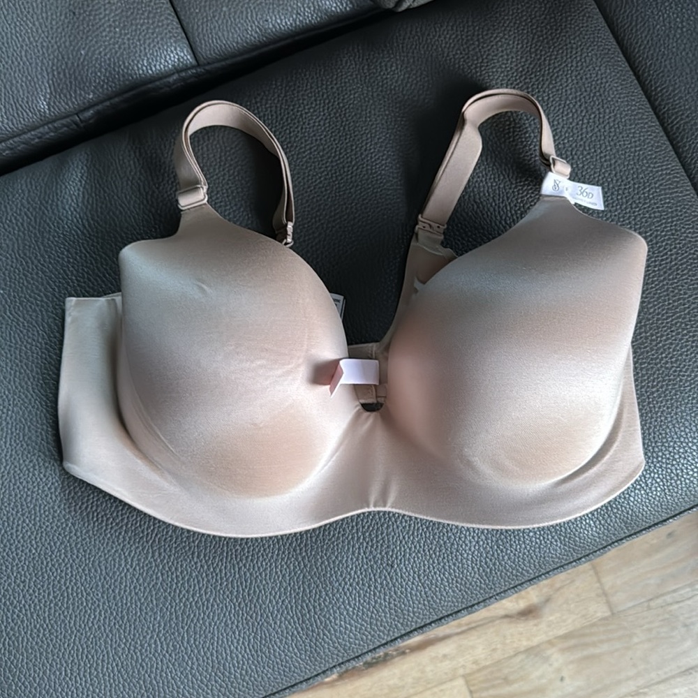 Victoria's Secret Seamless Nude Bra. Excellent condition.